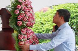 Thủ tướng Lê Minh Hưng viếng mộ Cụ Phó bảng Nguyễn Sinh Sắc tại Đồng Tháp