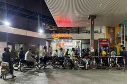 Pakistan tăng cường dự trữ dầu mỏ