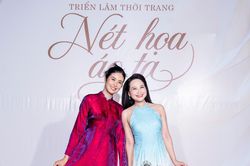 Hoa hậu Ngọc Hân, NTK Cao Minh Tiến hội ngộ ở di tích nghìn tuổi ngày nóng đỉnh điểm
