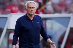 Real Madrid mất bộn tiền vì Mourinho