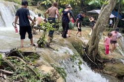 Nam sinh trường y cứu bé trai đuối nước giữa thác Bảy Tầng
