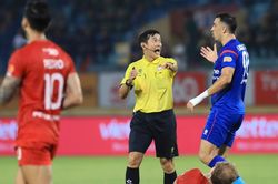 Trọng tài V-League tưởng tượng ra 11m nhận án phạt nặng