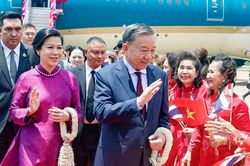 Tổng Bí thư, Chủ tịch nước và phu nhân đến Udon Thani, Thái Lan