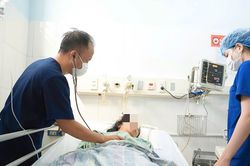 Làm việc lâu dưới nắng nóng gay gắt, 2 người bị co giật, hôn mê