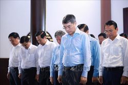 Thủ tướng dâng hương tưởng niệm thân sinh Chủ tịch Hồ Chí Minh tại Đồng Tháp