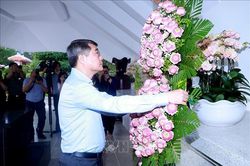 Thủ tướng dâng hương tưởng niệm thân sinh Chủ tịch Hồ Chí Minh tại Đồng Tháp