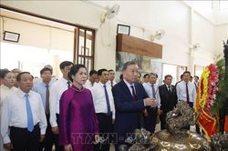 Tổng Bí thư, Chủ tịch nước Tô Lâm dâng hương tưởng niệm Chủ tịch Hồ Chí Minh tại Thái Lan