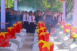 Các anh về trong vòng tay của đất mẹ thương yêu