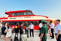 Phối hợp giữ bình yên cửa biển