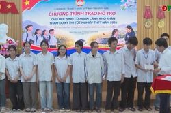 Trao hỗ trợ 79 học sinh khó khăn dự thi tốt nghiệp THPT 2026