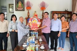 Lãnh đạo xã Thuận Bắc thăm các cơ sở, chức sắc Phật giáo