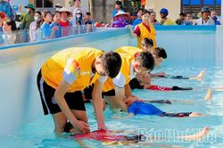 Gần 1.000 học sinh Trường Tiểu học Kim Xá được trang bị kỹ năng phòng chống đuối nước