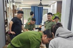Kiểm tra hộ kinh doanh mỹ phẩm tại Mê Linh, phát hiện hàng trăm sản phẩm nghi giả mạo
