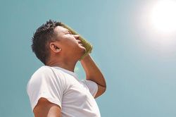 Chăm sóc sức khỏe mùa nắng nóng