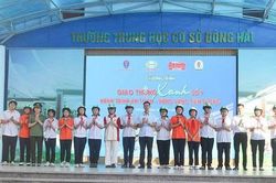 Hải Phòng: 1.000 mũ bảo hiểm tặng học sinh tại Chương trình 'Giao thông xanh - Hành trình an toàn - Vững vàng tiên phong'