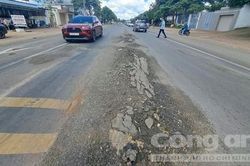 Quốc lộ 19 tiếp tục bị hư hỏng, tiềm ẩn nguy hiểm cho giao thông