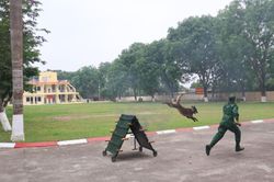 Sinh viên Báo chí 'mục sở thị' thao trường, ấn tượng kỷ luật thép của chiến sĩ Biên phòng