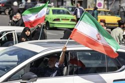 Iran đe dọa trả đũa sau khi tố Mỹ vi phạm lệnh ngừng bắn, tấn công tàu thuyền