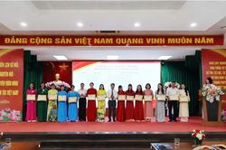Phường Đông Ngạc tuyên dương hơn 100 cán bộ quản lý, giáo viên, học sinh tiêu biểu xuất sắc