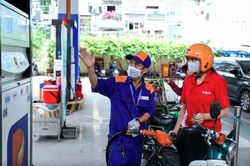 Giá xăng dầu đồng loạt giảm mạnh