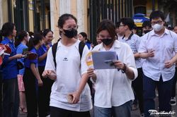 Bảo vệ sức khỏe sĩ tử trong những ngày nắng nóng cực đoan