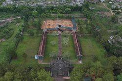 Bên trong di tích Văn Miếu Huế đang được trùng tu với kinh phí 132 tỷ đồng