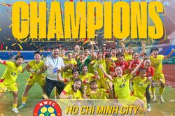 Bóng đá TP.HCM lại mang cúp về nhà