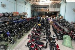 Tạm giữ hàng trăm xe điện, linh kiện nghi 'độ, chế' ở TP.HCM