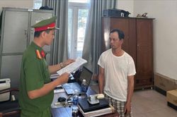 Xông vào khách sạn khống chế, cướp tài sản của nhân viên