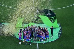 Crystal Palace gây hỗn loạn bóng đá Anh, 8 đội hạng dưới chịu trận