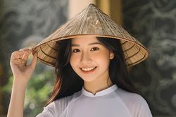 Trong tiếng Việt có một từ vừa là lời khen vừa là lời chê