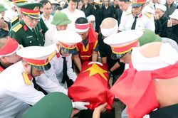 Trang trọng tổ chức Lễ truy điệu và an táng hài cốt liệt sĩ Nguyễn Thành Nhiên