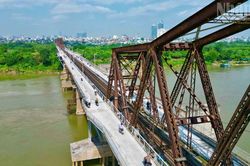 [Ảnh] Hà Nội: Cầu Long Biên thông xe sau 2 tháng sửa chữa