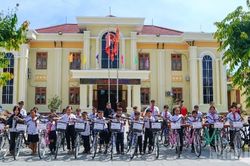 Trao tặng 50 xe đạp cho học sinh vượt khó, học giỏi