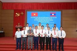 Huyện Mường Ét, tỉnh Hua Phăn (Lào) thăm và học tập kinh nghiệm tại Lào Cai
