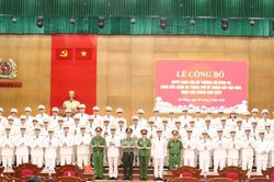 Công an TP Đà Nẵng công bố quyết định thăng cấp bậc hàm, nâng bậc lương cho cán bộ, chiến sĩ đến niên hạn