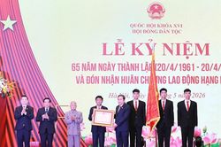 Hội đồng Dân tộc của Quốc hội kỷ niệm 65 năm thành lập và đón nhận Huân chương Lao động hạng nhất