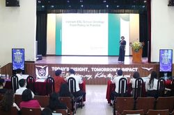 Biến tiếng Anh thành môi trường giao tiếp trong học đường
