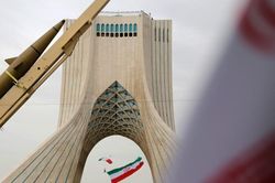 Iran phản đòn Mỹ cùng 'lời cảnh báo nghiêm khắc', một quốc gia vùng Vịnh hứng chịu sự trả đũa