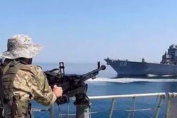 Iran nổ súng cảnh cáo các tàu cố gắng vượt eo biển Hormuz