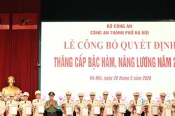 Hơn 5.000 cán bộ, chiến sĩ Công an Hà Nội được thăng cấp bậc hàm, nâng lương