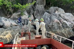 Thu gom hàng nghìn lồng bè trái phép trên vịnh Hạ Long