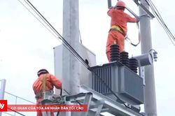 Người dân khổ sở vì điện chập chờn giữa mùa nắng nóng