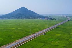 Khai th&aacute;c 22km đầu ti&ecirc;n của cao tốc Kh&aacute;nh H&ograve;a - Bu&ocirc;n Ma Thuột