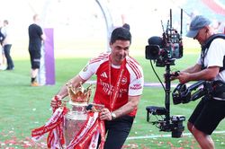 Enzo Fernandez đ&ograve;i chuyển nhượng, Chelsea h&eacute;t gi&aacute; kỷ lục