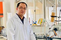 Giáo sư Việt nhận giải biên tập xuất sắc của nhà xuất bản nổi tiếng thế giới