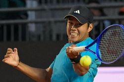 Learner Tien vào vòng 3 Roland Garros sau 5 set nghẹt thở