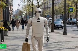 Robot hình người: Vì sao tương lai không nằm ở việc giống con người?