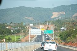 Th&ocirc;ng xe 20 km cao tốc Kh&aacute;nh H&ograve;a - Bu&ocirc;n Ma Thuột