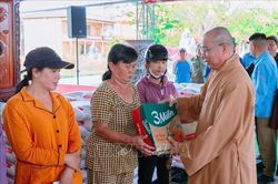 Phật giáo Cà Mau đồng hành cùng địa phương trong bảo đảm an sinh xã hội